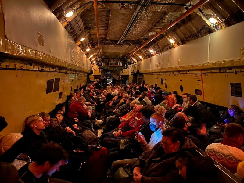 Эвакуация россиян из Казахстана на самолёте Ил-76 Фото РБК