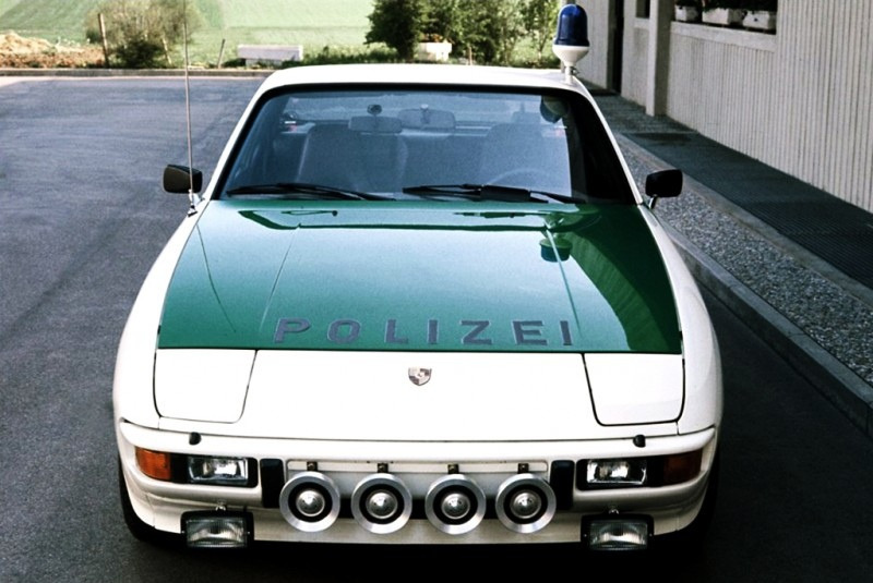 Патрульный автомобиль Porsche 924