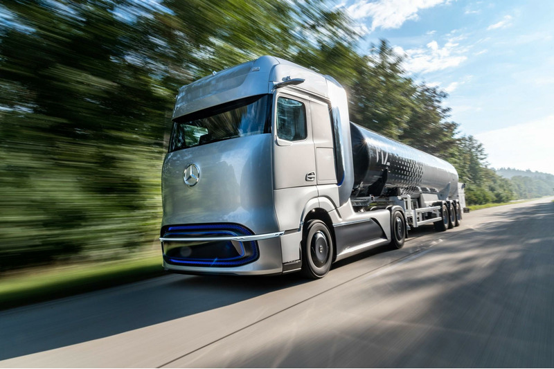 Водородный грузовик Mercedes-Benz GenH2