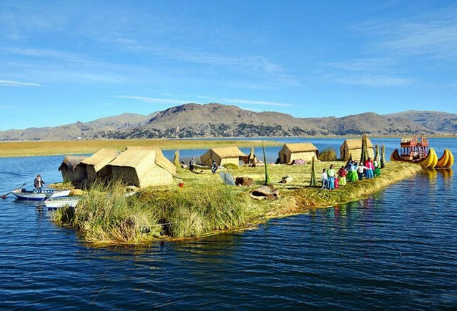 Плавучие острова Урос на озере Титикака