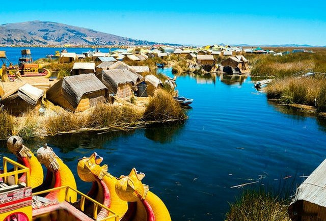 Плавучие острова Урос на озере Титикака