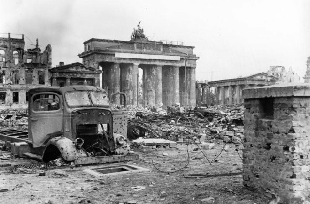 Берлин, 1945