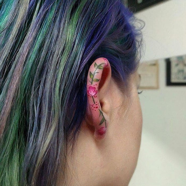 татуировки на ушах