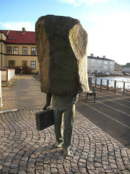 Памятник неизвестному чиновнику, Исландия
