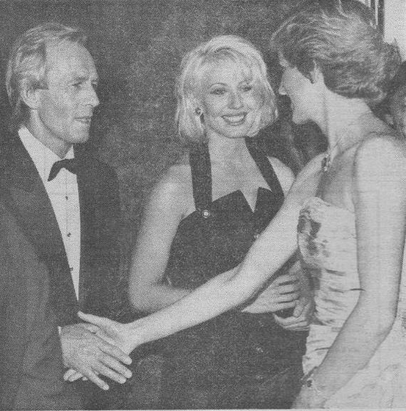 Пол Хоган, Линда Козловски и принцесса Диана на премьере Крокодил Данди 2 1988.