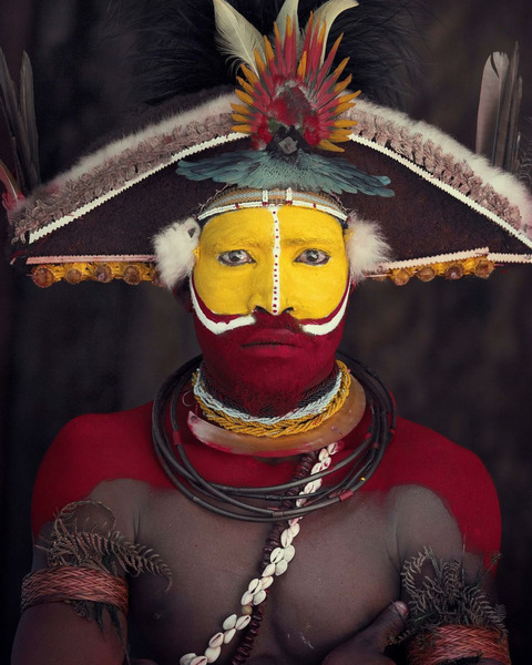 Мужчина из племени Хули Вигман в Папуа-Новой Гвинее