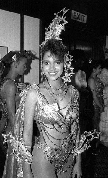 20-летняя Хэлли Берри представляет США на конкурсе Мисс мира, 1986