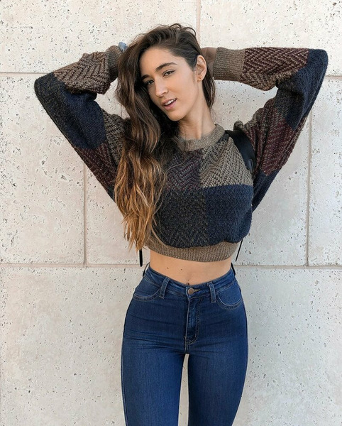 Девушки в джинсах и шортах