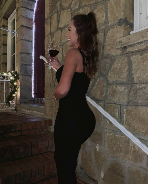 девушки в платьях