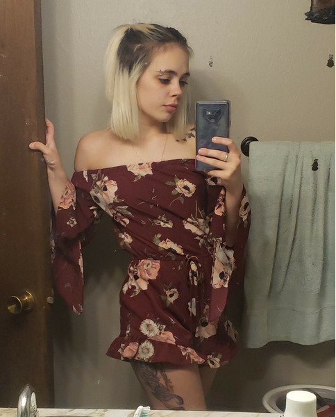 девушки в платьях