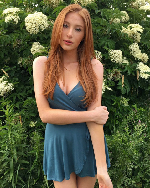 девушки в платьях