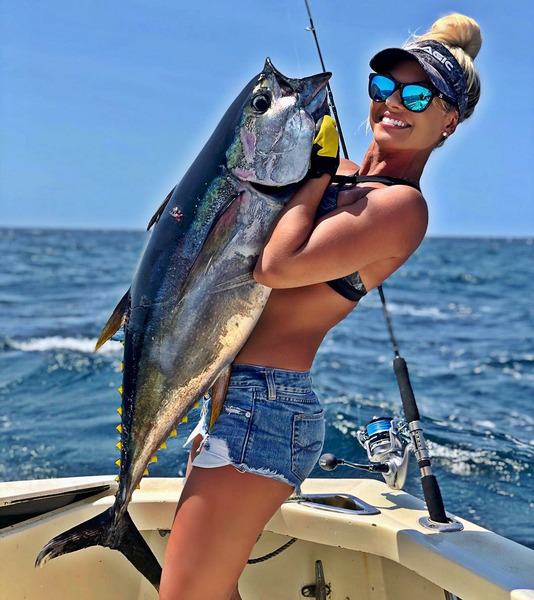 девушки в купальниках