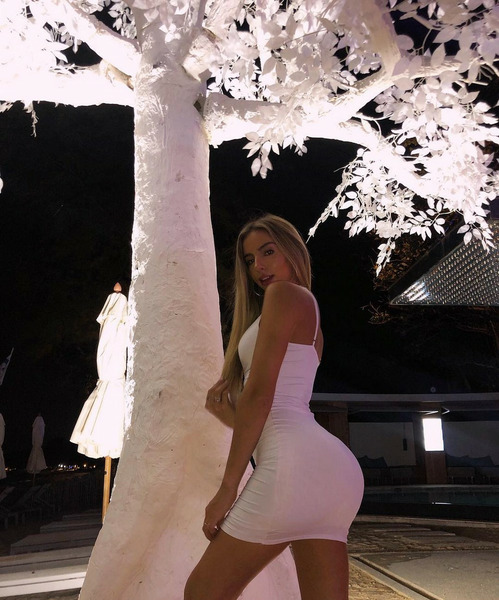 девушки в платьях в обтяжку