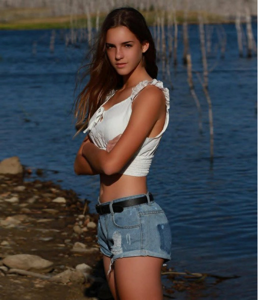 девушки в майках