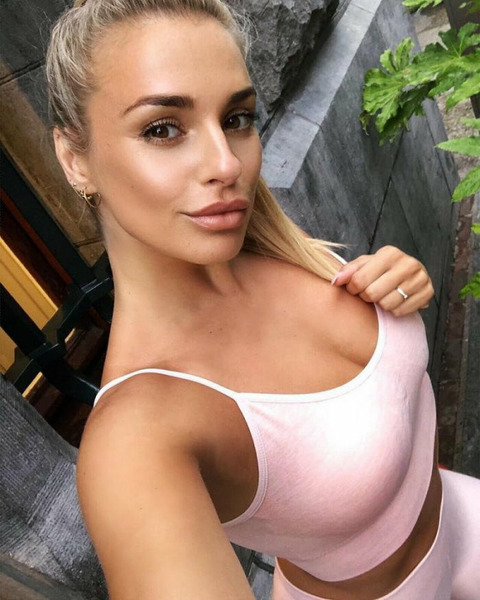 девушки в майках