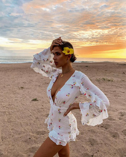 Девушки в обтягивающих платьях