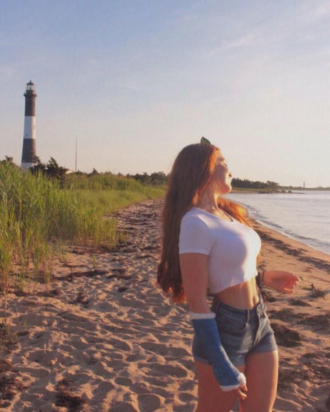 Девушки в джинсах и джинсовых шортиках