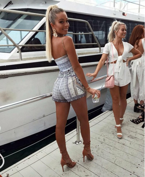 Девушки в шортиках