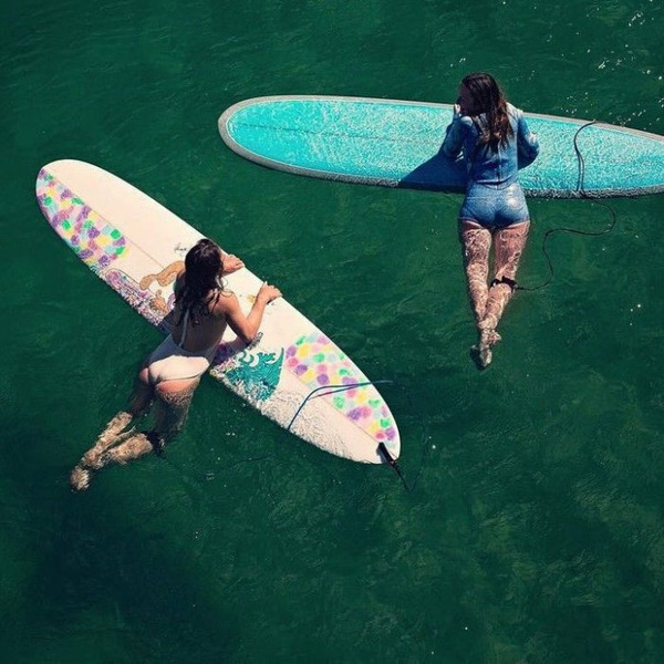 Девушки серфингистки