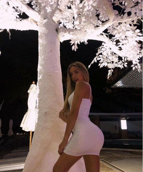 Девушки в обтягивающих платьях