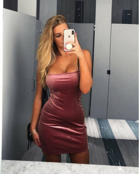 Девушки в обтягивающих платьях