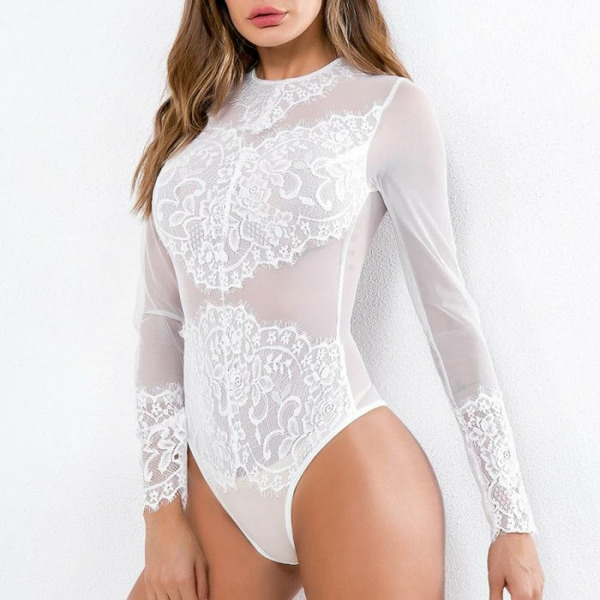 Девушки в одежде с сеточкой