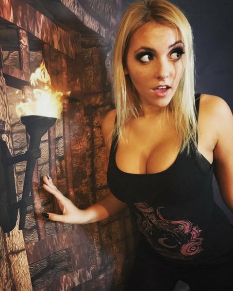 Грудастые девушки