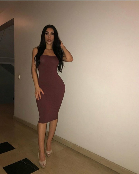 Девушки в обтягивающих платьях