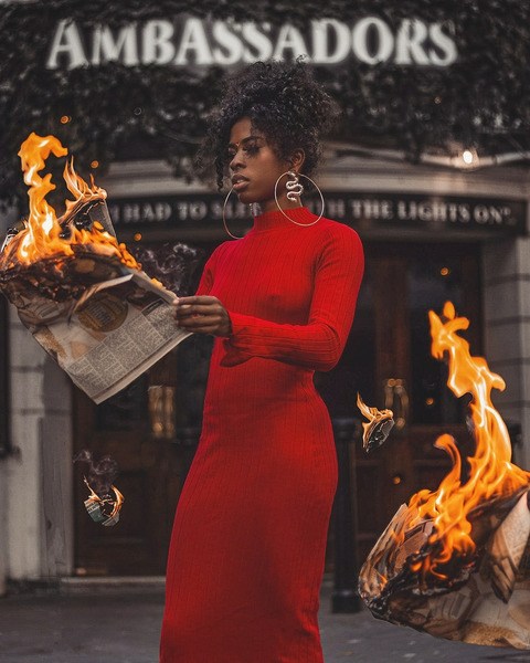 Девушки в красной одежде