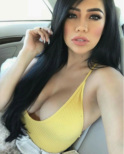 девушки без бюстгальтеров