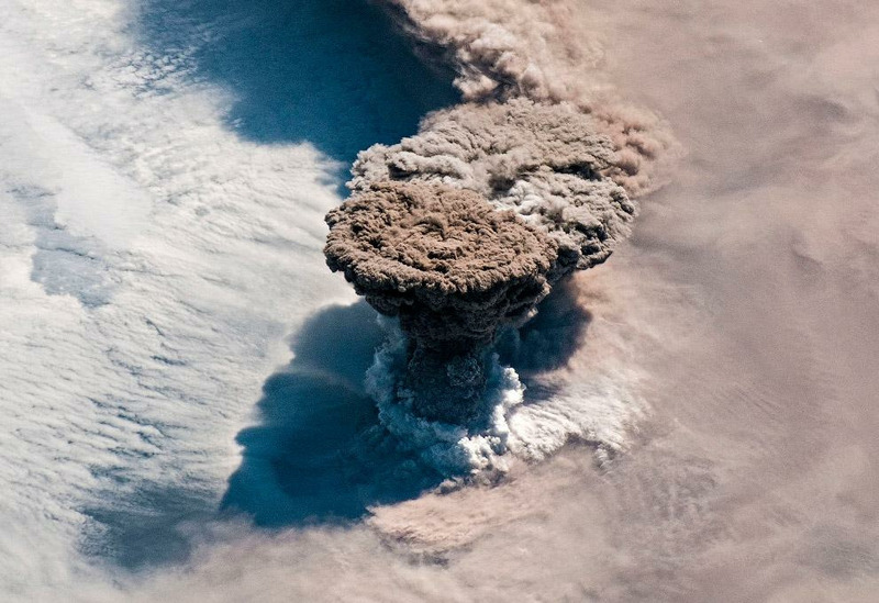 Извержение курильского вулкана Райкоке