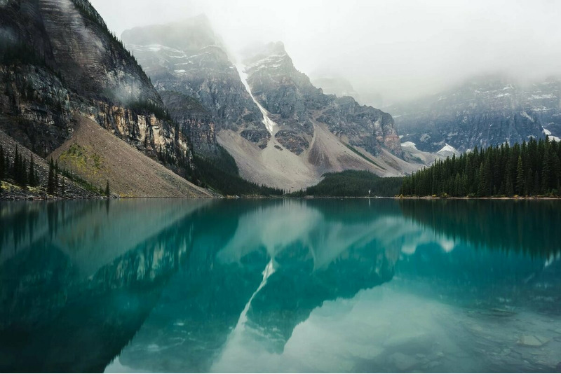 Ледниковое озеро Морейн (Moraine Lake) в Канаде