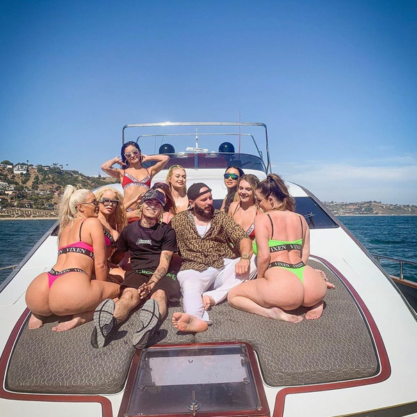 Lil Pump с порноактрисами на яхте