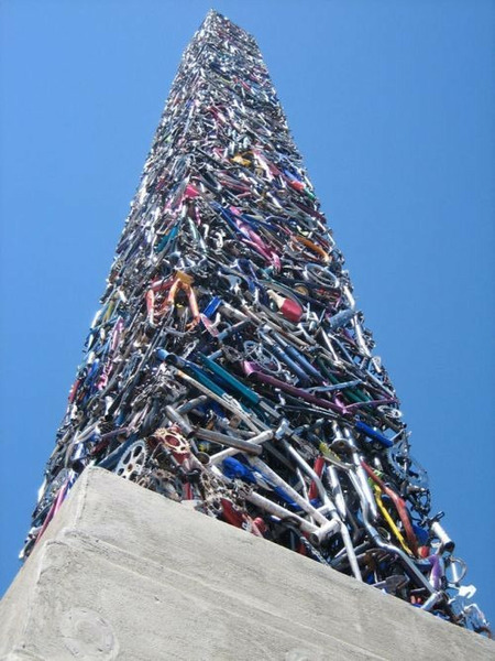 Памятник велосипеду в Калифорнии
