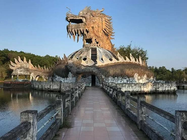 Забытый аквапарк, город Хюэ (Hue), Вьетнам.
