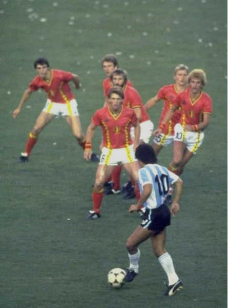 Марадона против 6 бельгийцев на ЧМ-1982 в Испании