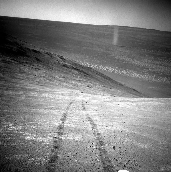Пылевой вихрь на Марсе
