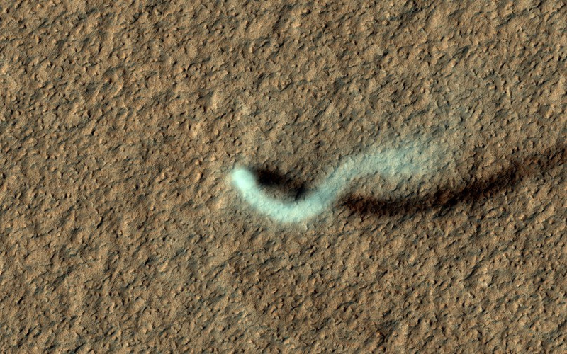 Пылевой вихрь на Марсе