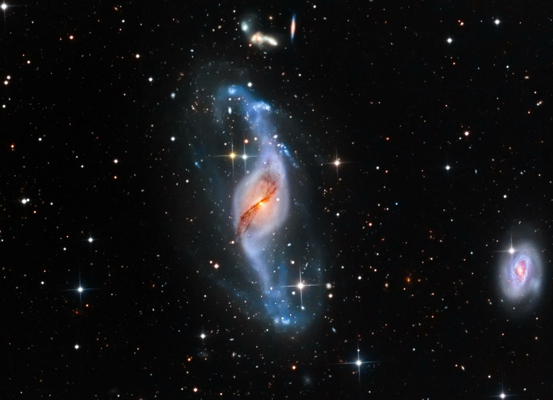 галактика NGC 3718