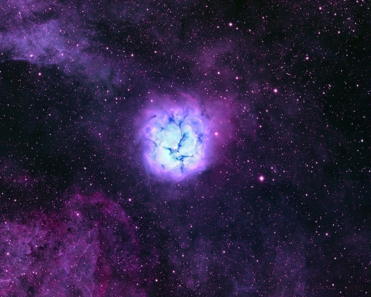Тройная туманность NGC 6514 Фото © Slawomir
