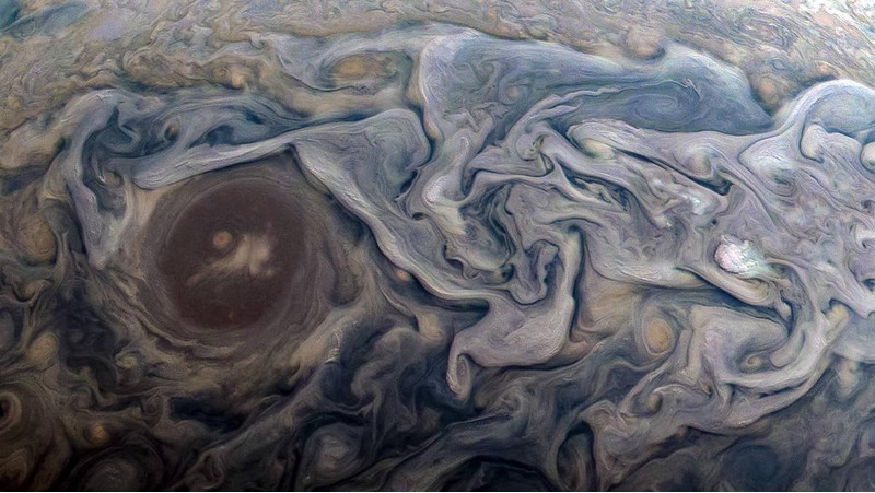 NASA показало снимок неба Юпитера