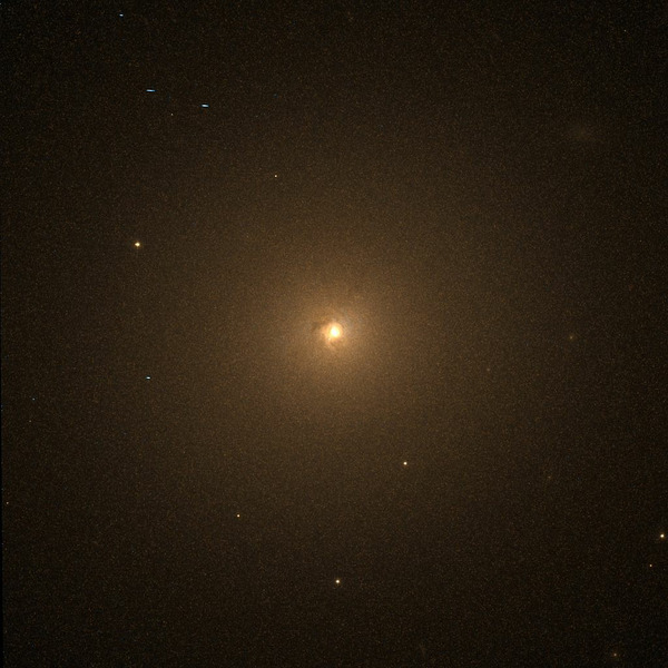 Галактика Призрак Мираха (NGC 404)