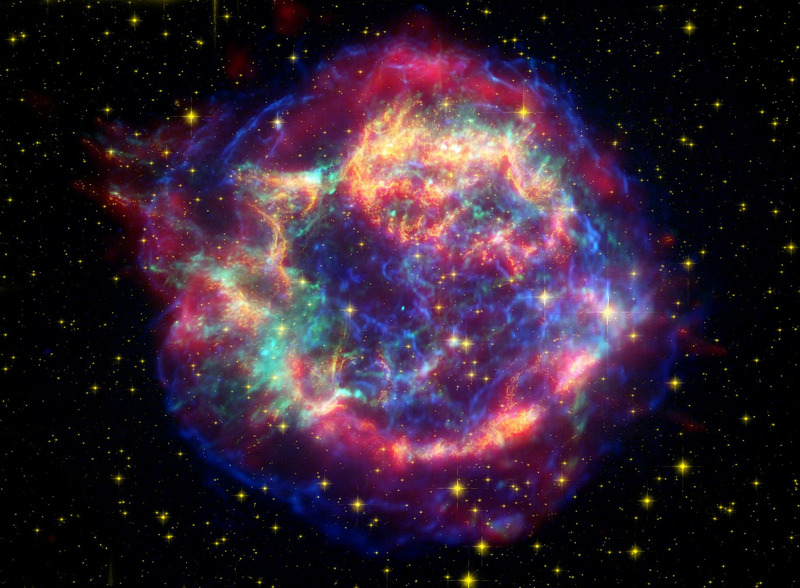 Кассиопея А – остаток массивной звезды, погибшей в виде взрыва сверхновой 325 лет назад.