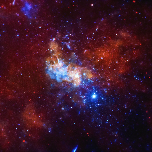 14 сентября 2013 года астрономы заметили крупнейшую рентгеновскую вспышку в сверхмассивной черной дыре Стрелец А, расположенной в центре Млечного Пути.