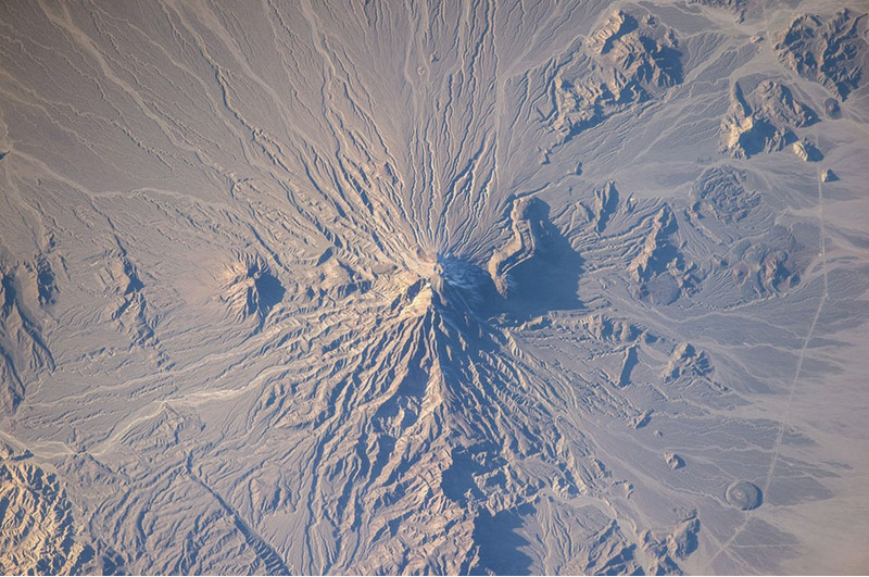 Вулкан Базман в Иране, часть заповедника в провинциях Систан и Белуджистан, 5 января 2014 года, МКС.