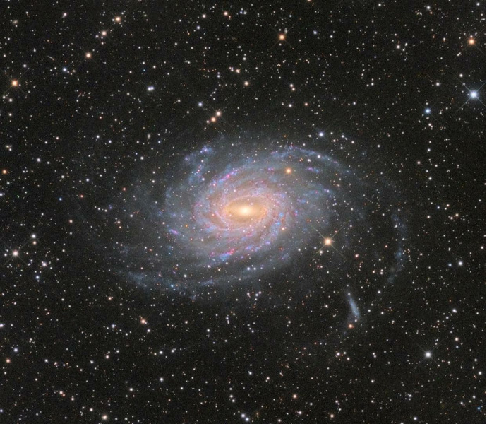 Спиральная галактика NGC 6744