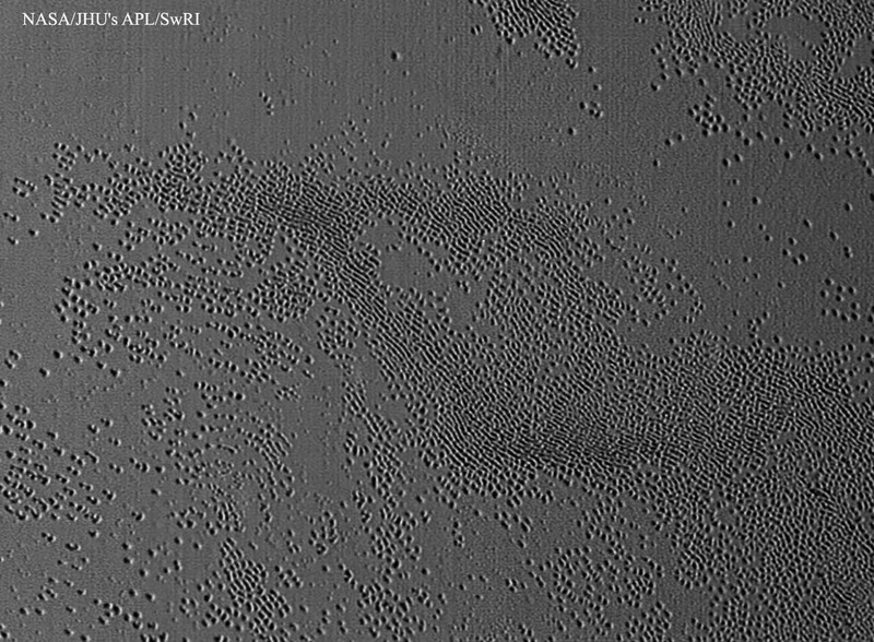 Необычные впадины на Плутоне