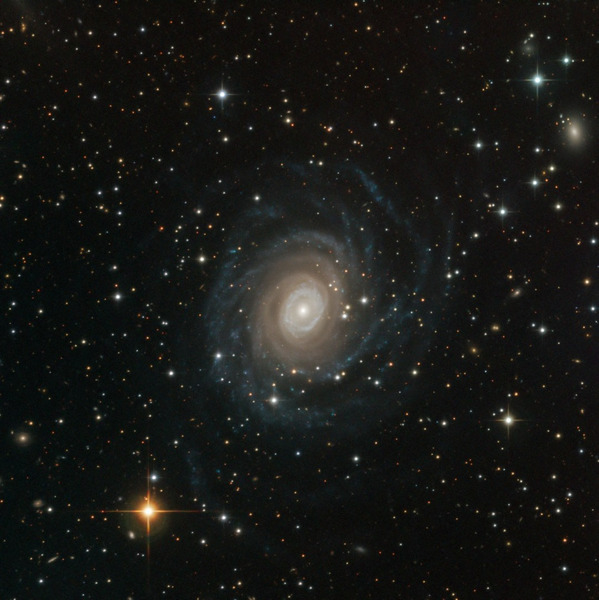 Спиральная галактика NGC 6902