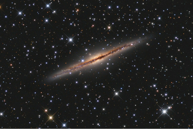 Спиральная галактика NGC 891 в созвездии Андромеда