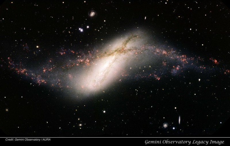 Галактика с полярным кольцом NGC 660
